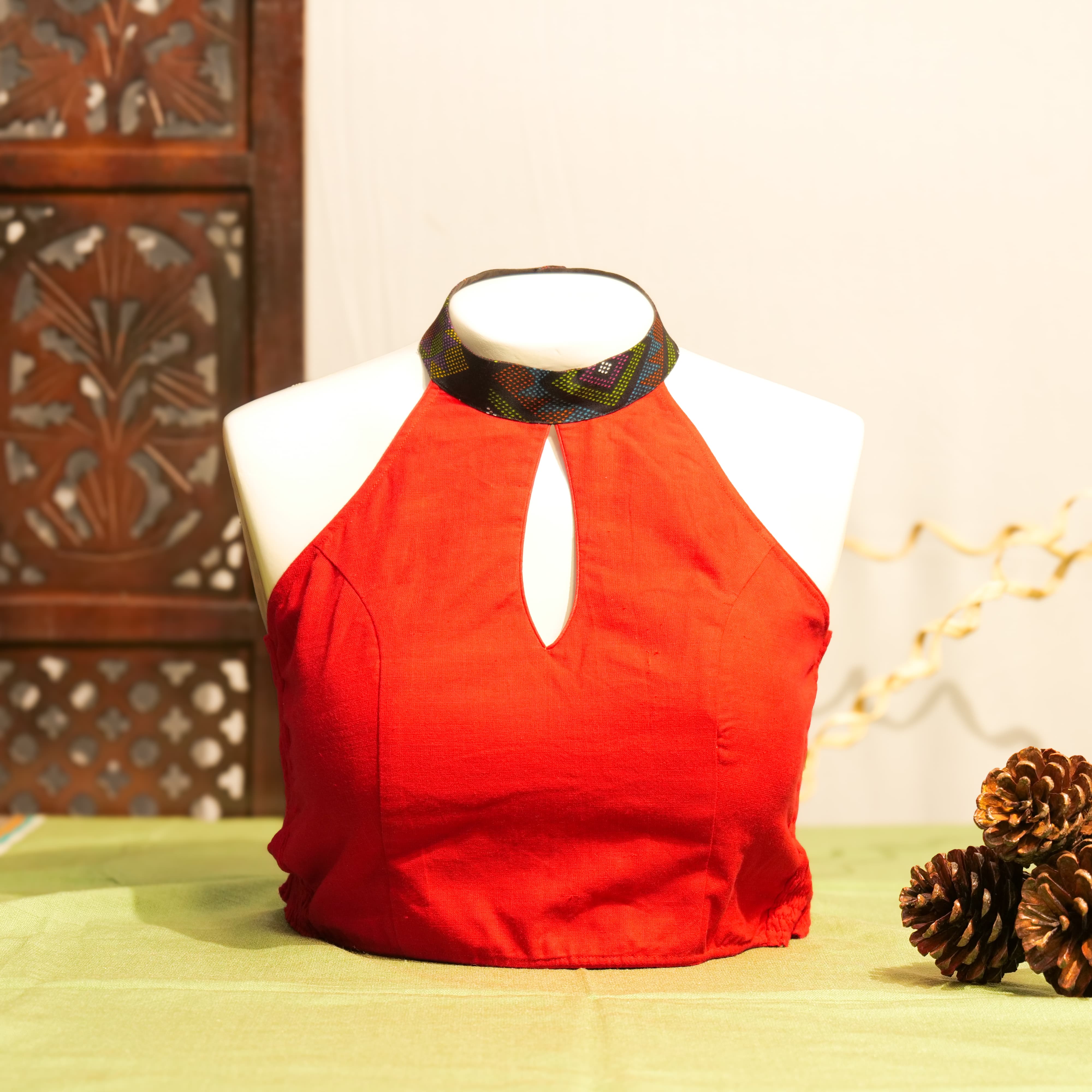 HALTER NECK STRECHLINE BLOUSE